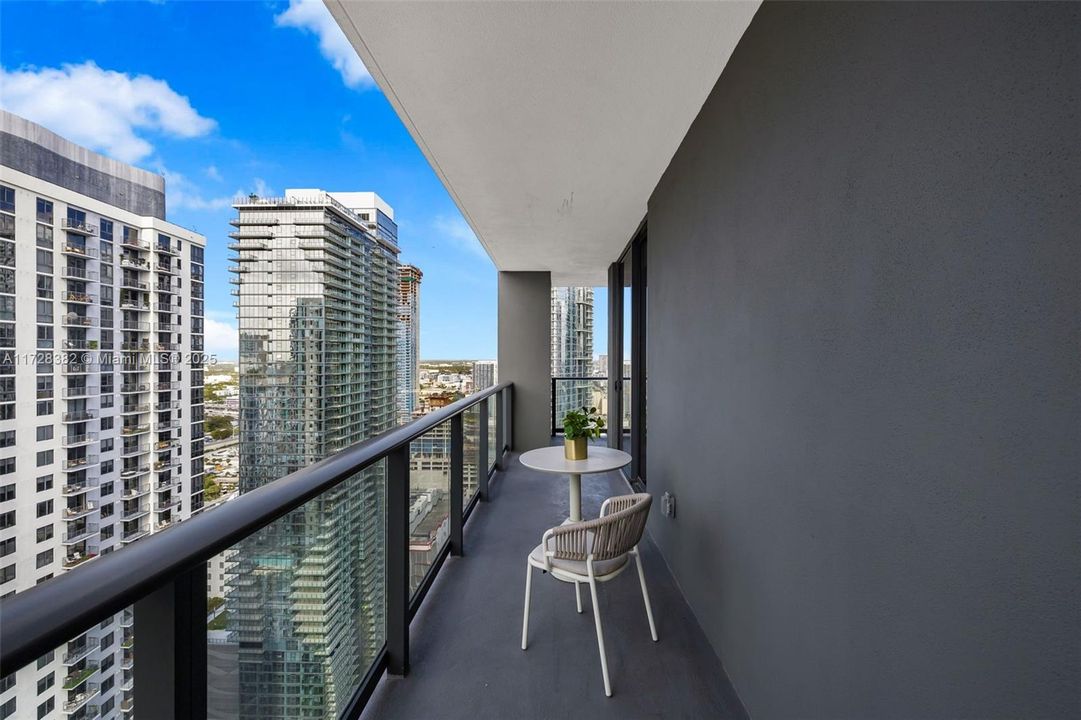 Recently Sold: $949,500 (2 beds, 2 baths, 977 Square Feet)