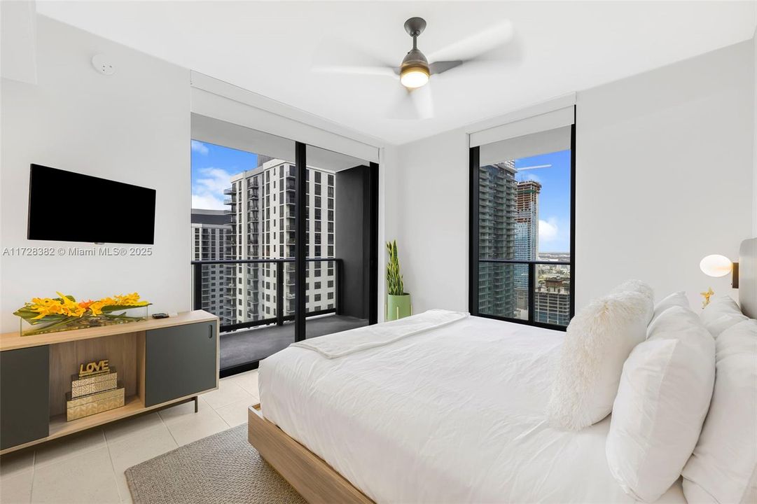 Recently Sold: $949,500 (2 beds, 2 baths, 977 Square Feet)