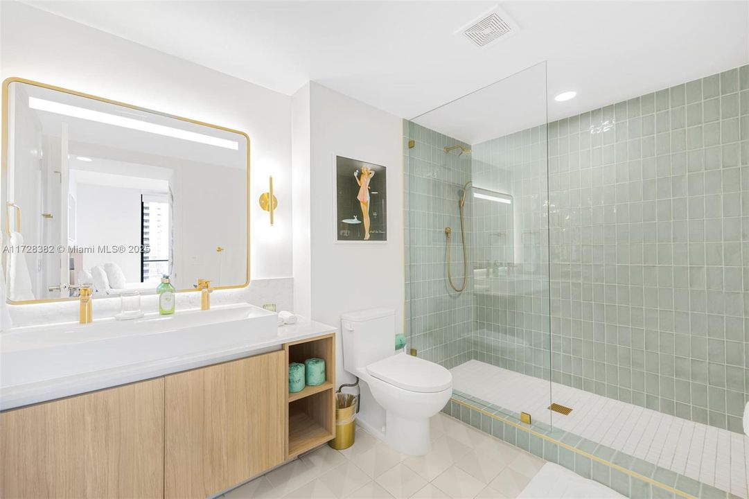 Recently Sold: $949,500 (2 beds, 2 baths, 977 Square Feet)