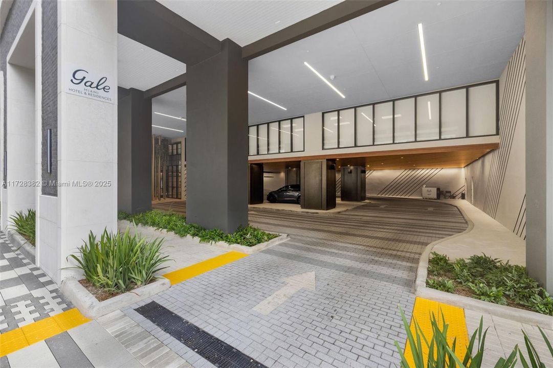 Recently Sold: $949,500 (2 beds, 2 baths, 977 Square Feet)