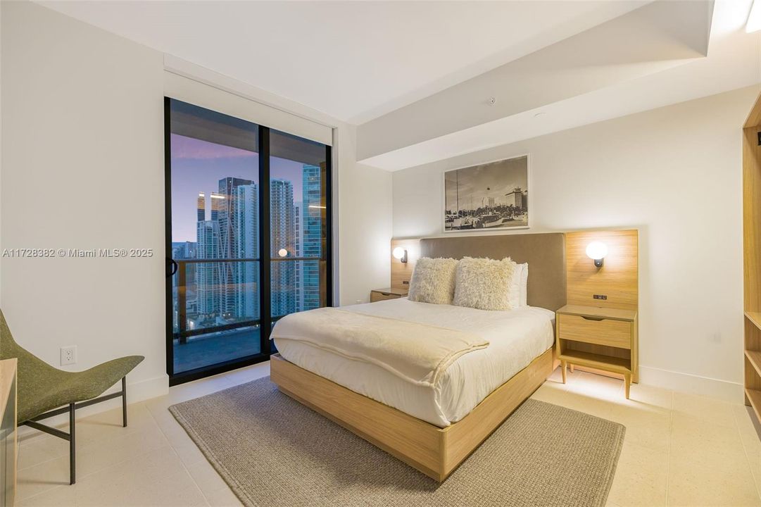 Recently Sold: $949,500 (2 beds, 2 baths, 977 Square Feet)