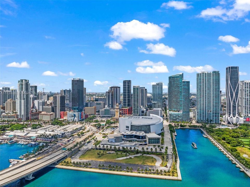 Recently Sold: $949,500 (2 beds, 2 baths, 977 Square Feet)