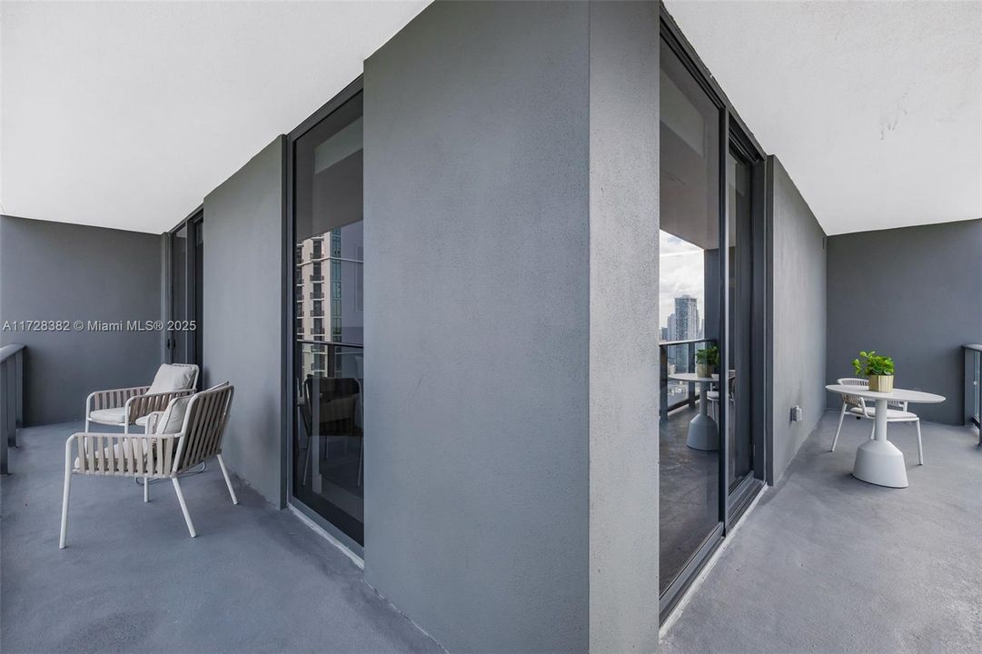 Recently Sold: $949,500 (2 beds, 2 baths, 977 Square Feet)