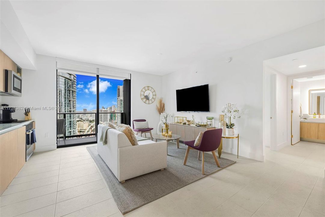 Recently Sold: $949,500 (2 beds, 2 baths, 977 Square Feet)