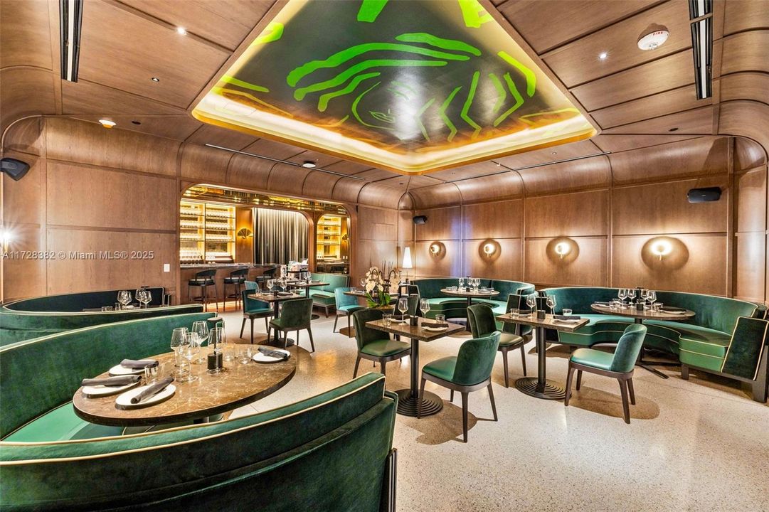 Recently Sold: $949,500 (2 beds, 2 baths, 977 Square Feet)