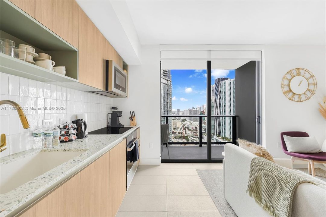 Recently Sold: $949,500 (2 beds, 2 baths, 977 Square Feet)