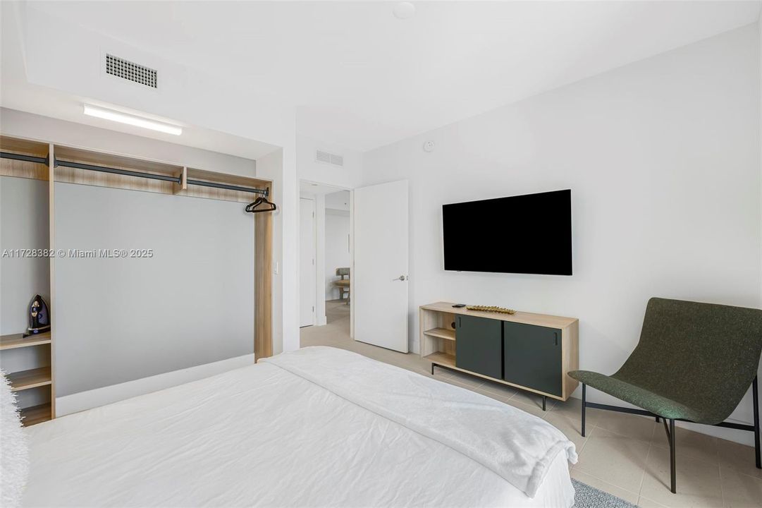 Recently Sold: $949,500 (2 beds, 2 baths, 977 Square Feet)