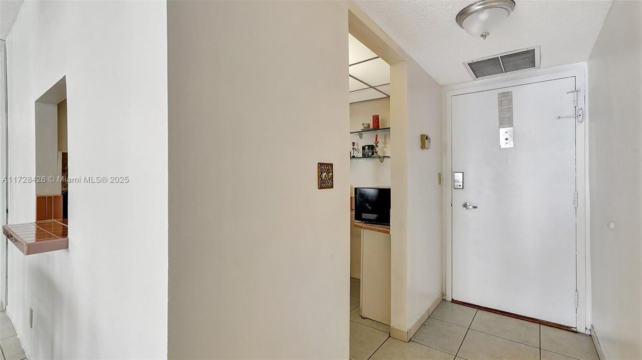 For Sale: $295,000 (2 beds, 2 baths, 1144 Square Feet)