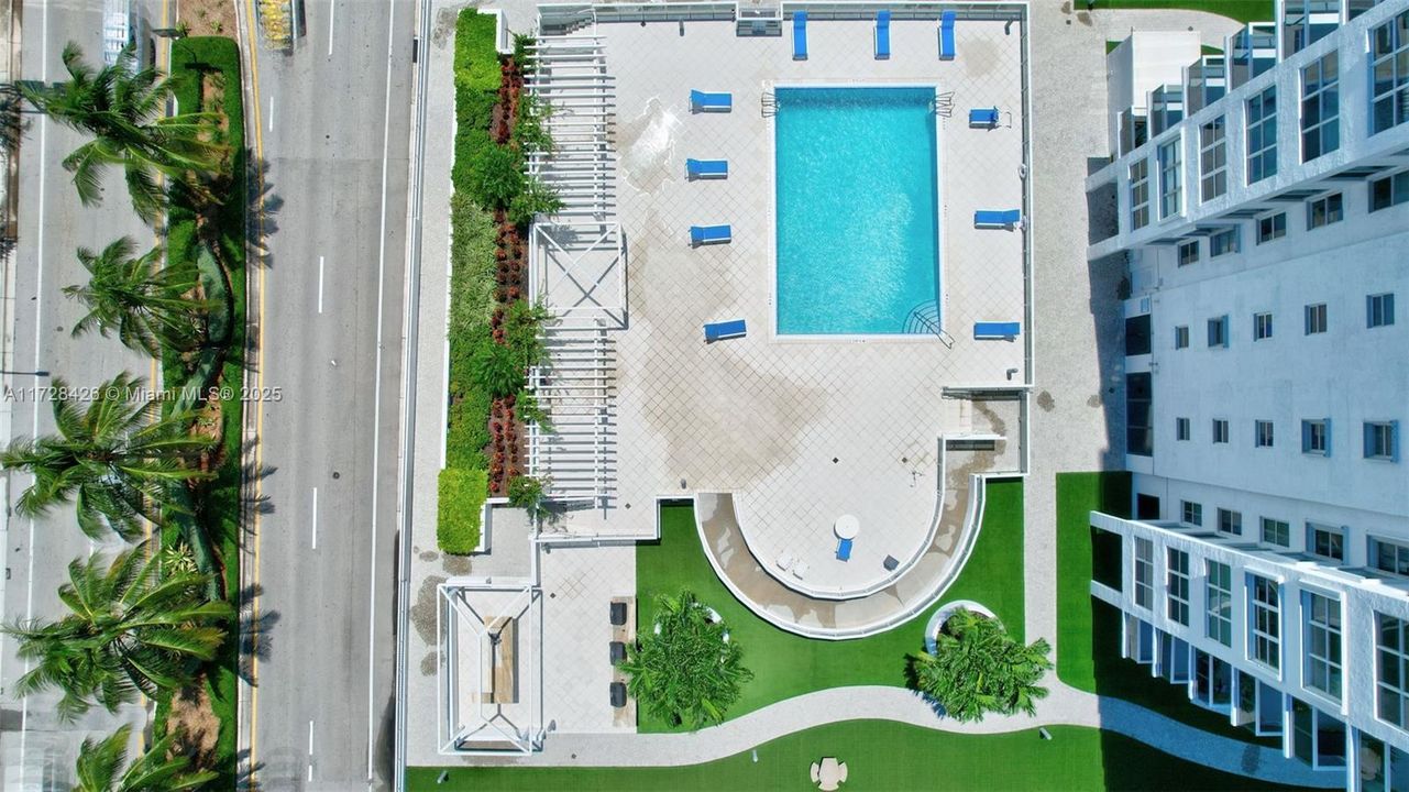 For Sale: $295,000 (2 beds, 2 baths, 1144 Square Feet)