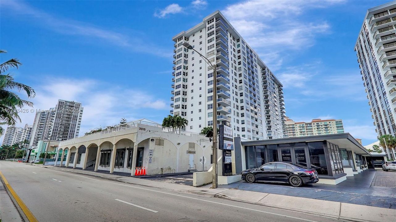 For Sale: $295,000 (2 beds, 2 baths, 1144 Square Feet)