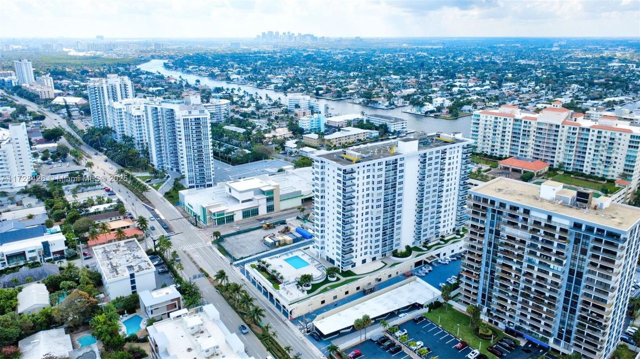 For Sale: $295,000 (2 beds, 2 baths, 1144 Square Feet)