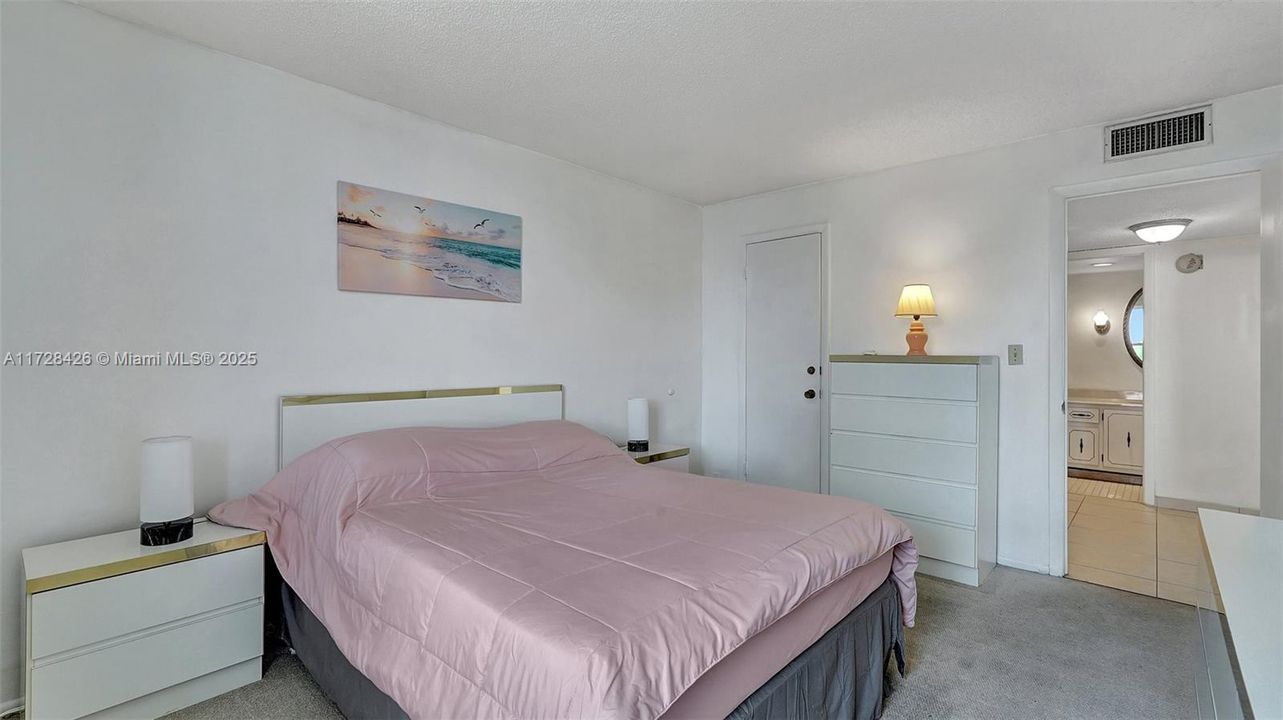 For Sale: $295,000 (2 beds, 2 baths, 1144 Square Feet)