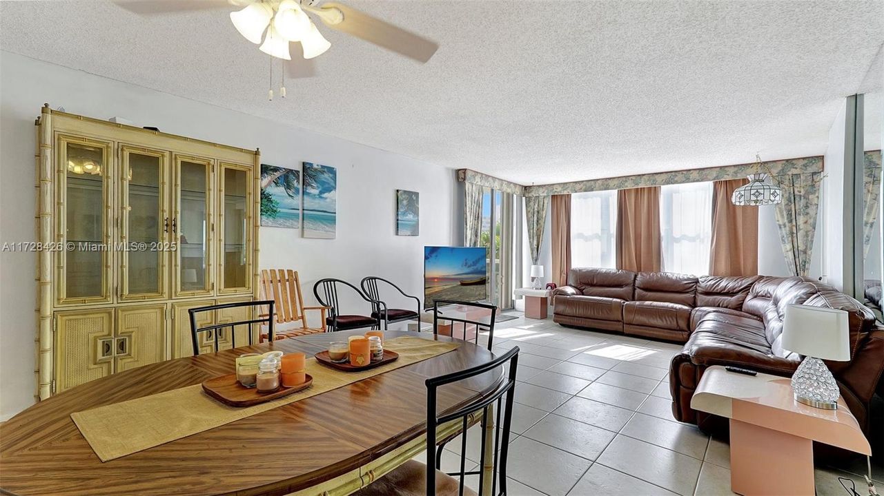 For Sale: $295,000 (2 beds, 2 baths, 1144 Square Feet)