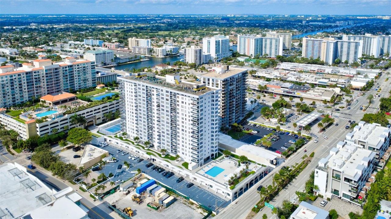 For Sale: $295,000 (2 beds, 2 baths, 1144 Square Feet)