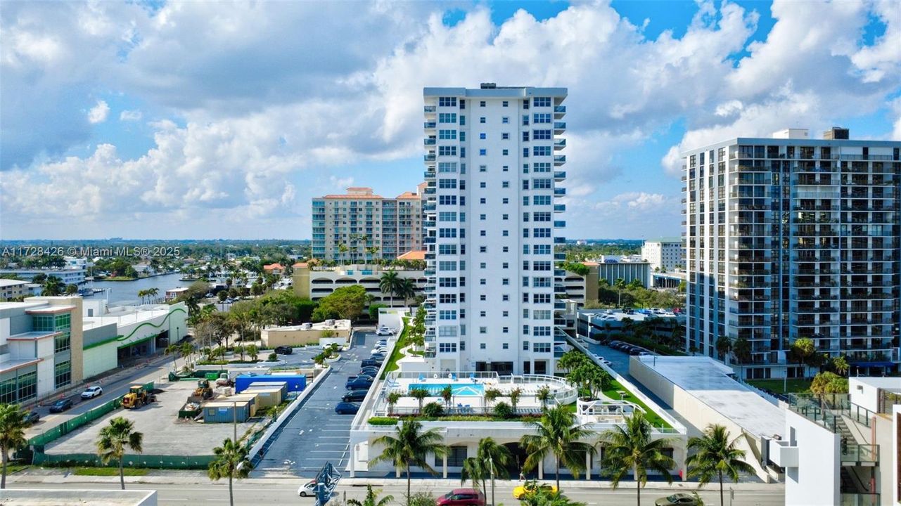 For Sale: $295,000 (2 beds, 2 baths, 1144 Square Feet)