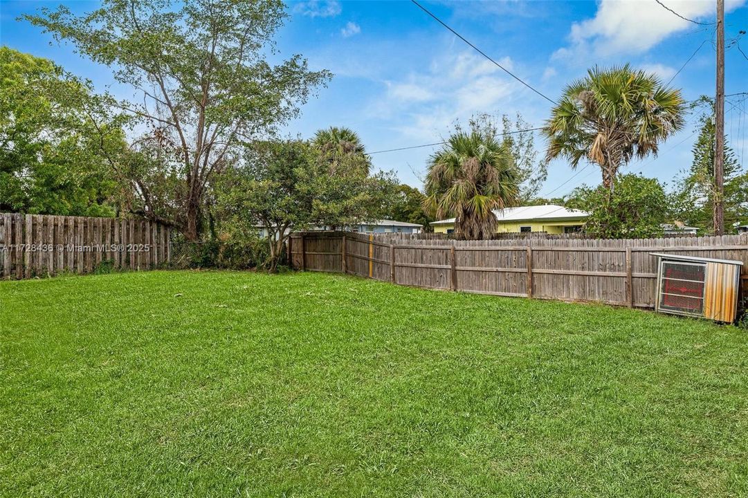 Под контрактом: $303,800 (3 спален, 1 ванн, 1008 Квадратных фут)