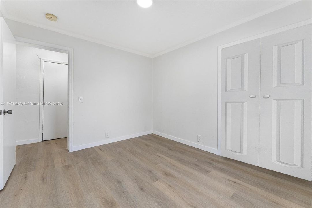 Под контрактом: $303,800 (3 спален, 1 ванн, 1008 Квадратных фут)