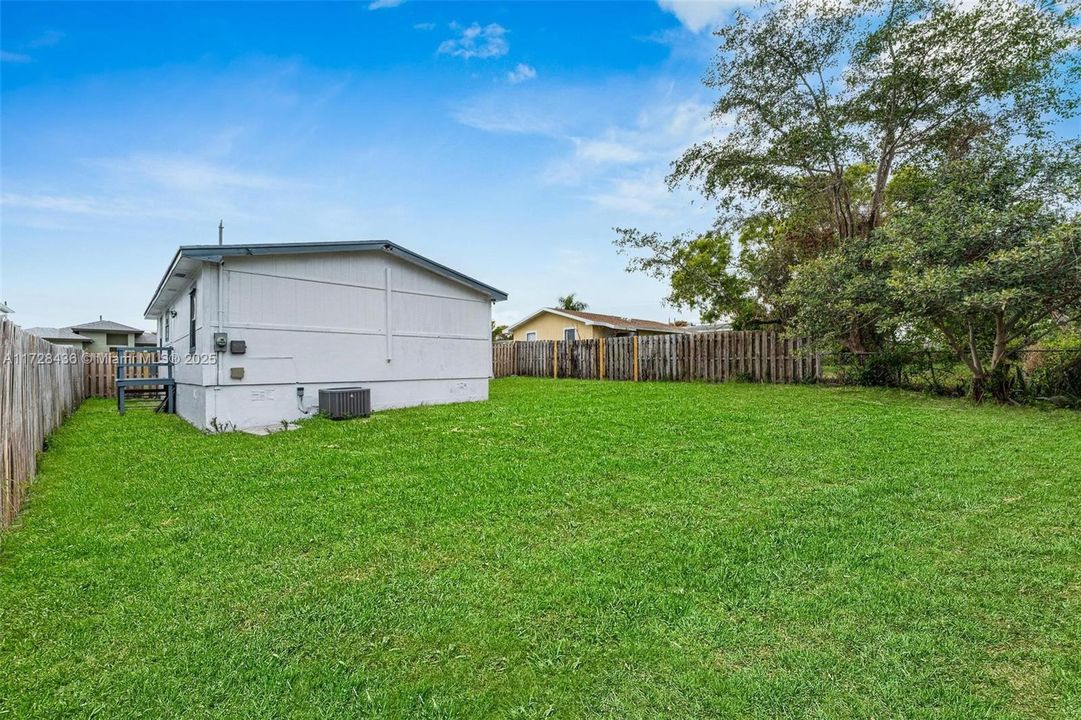 Под контрактом: $303,800 (3 спален, 1 ванн, 1008 Квадратных фут)