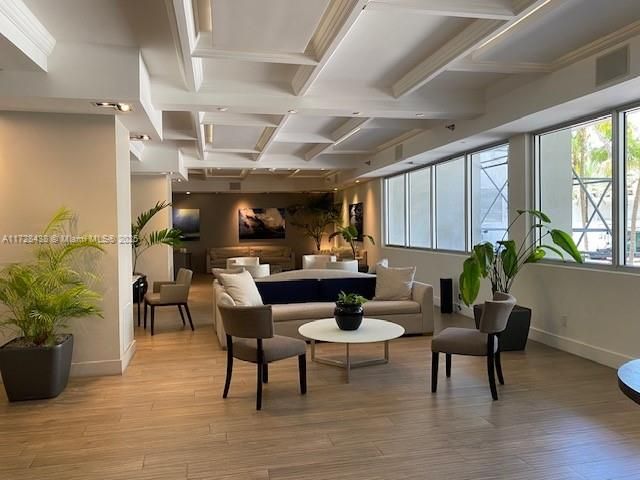 Active With Contract: $265,000 (0 beds, 1 baths, 545 Square Feet)