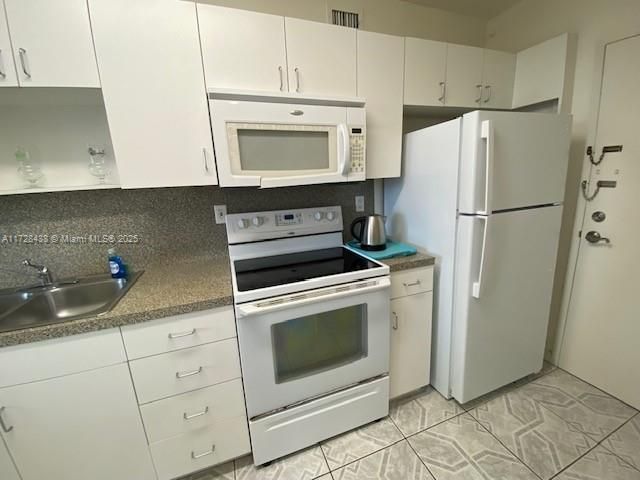 Active With Contract: $265,000 (0 beds, 1 baths, 545 Square Feet)