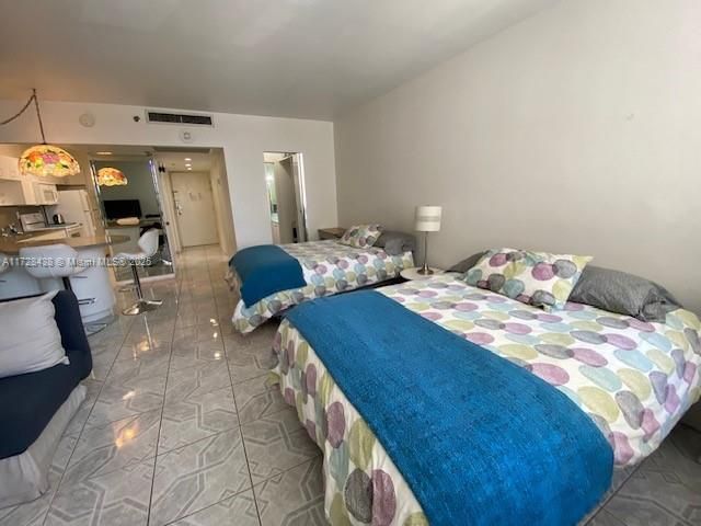 Active With Contract: $265,000 (0 beds, 1 baths, 545 Square Feet)