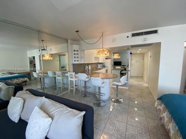 Active With Contract: $265,000 (0 beds, 1 baths, 545 Square Feet)