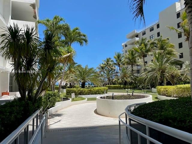 Active With Contract: $265,000 (0 beds, 1 baths, 545 Square Feet)