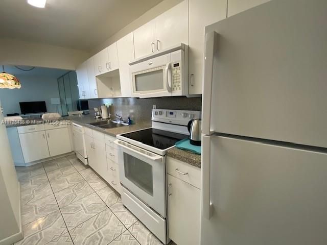 Active With Contract: $265,000 (0 beds, 1 baths, 545 Square Feet)