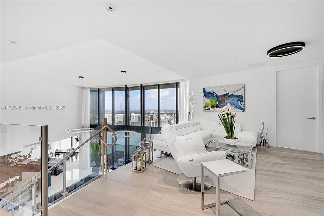 Active With Contract: $4,500,000 (3 beds, 4 baths, 3130 Square Feet)