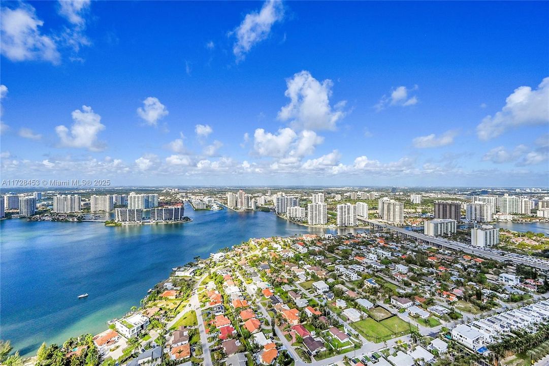 Active With Contract: $4,500,000 (3 beds, 4 baths, 3130 Square Feet)