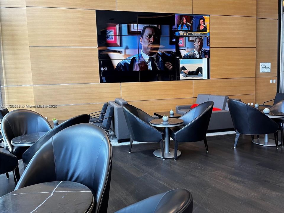 Active With Contract: $4,500,000 (3 beds, 4 baths, 3130 Square Feet)