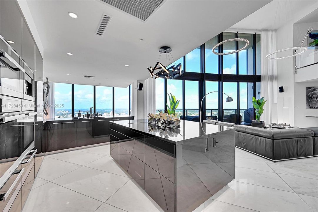 Active With Contract: $4,500,000 (3 beds, 4 baths, 3130 Square Feet)