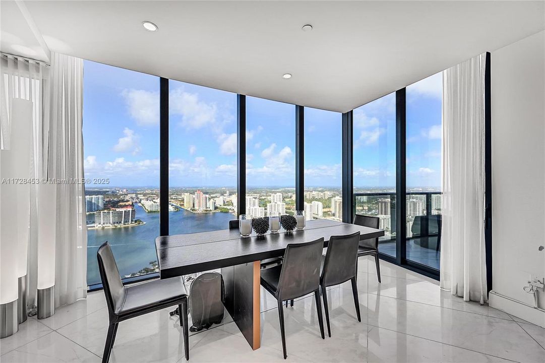 Active With Contract: $4,500,000 (3 beds, 4 baths, 3130 Square Feet)