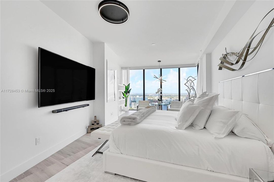 Active With Contract: $4,500,000 (3 beds, 4 baths, 3130 Square Feet)