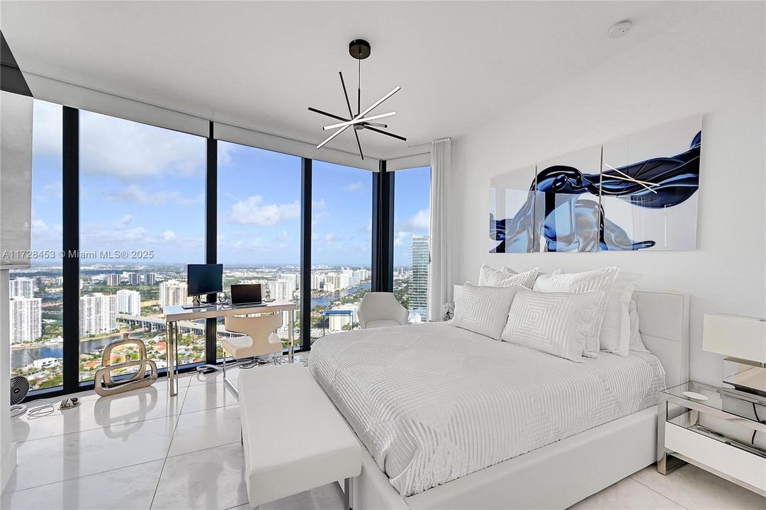 Active With Contract: $4,500,000 (3 beds, 4 baths, 3130 Square Feet)