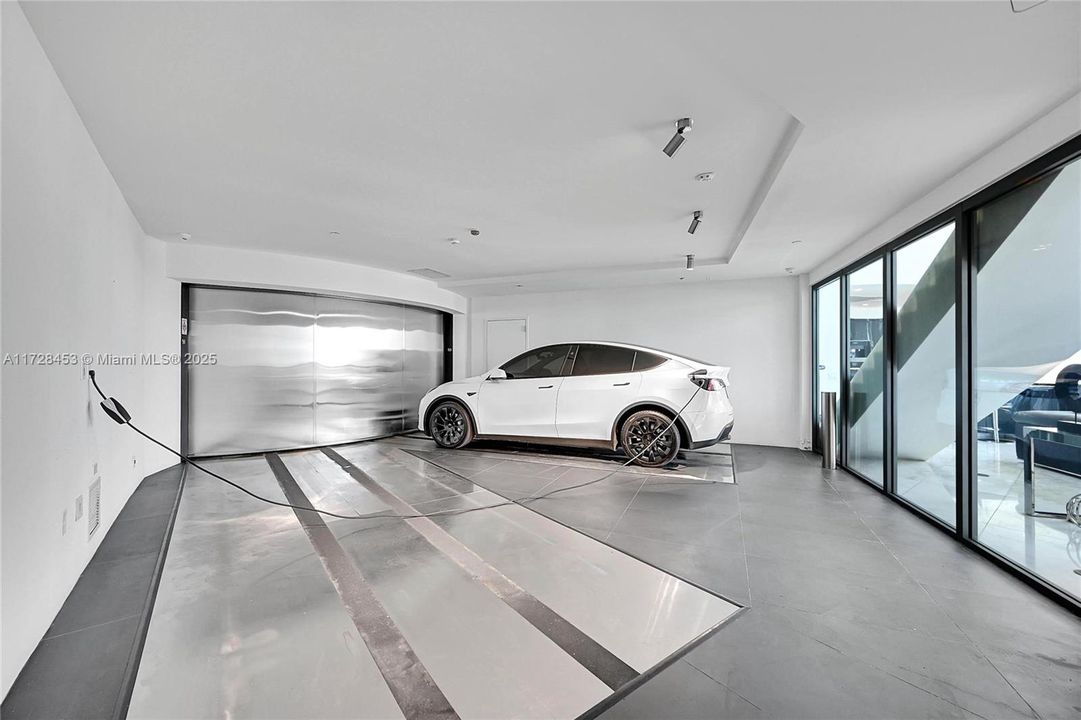 Active With Contract: $4,500,000 (3 beds, 4 baths, 3130 Square Feet)