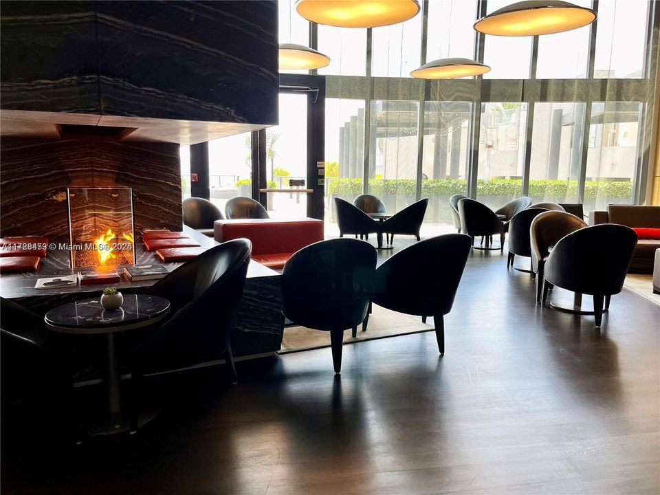 Active With Contract: $4,500,000 (3 beds, 4 baths, 3130 Square Feet)