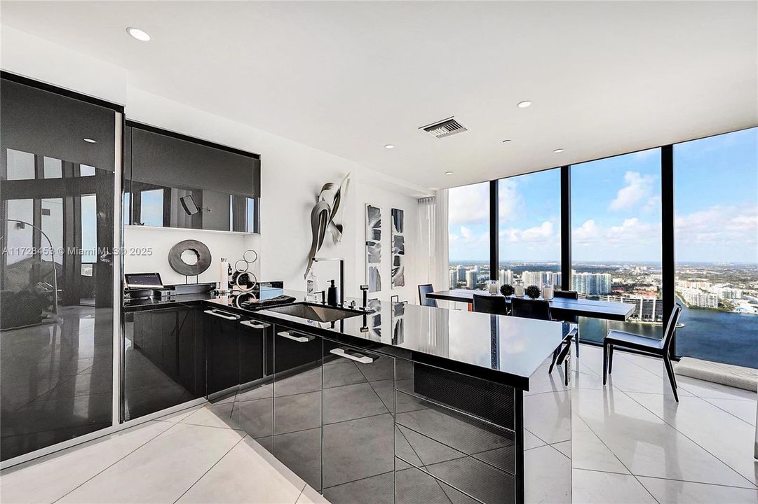 Active With Contract: $4,500,000 (3 beds, 4 baths, 3130 Square Feet)
