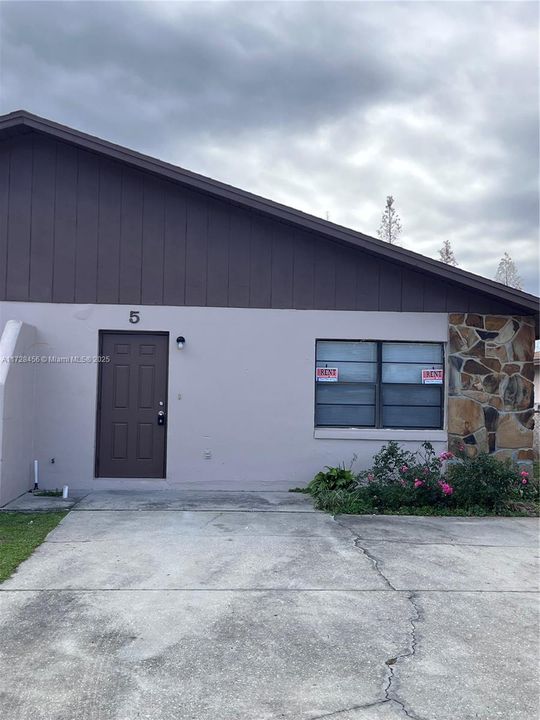 Recently Rented: $1,600 (2 beds, 2 baths, 840 Square Feet)