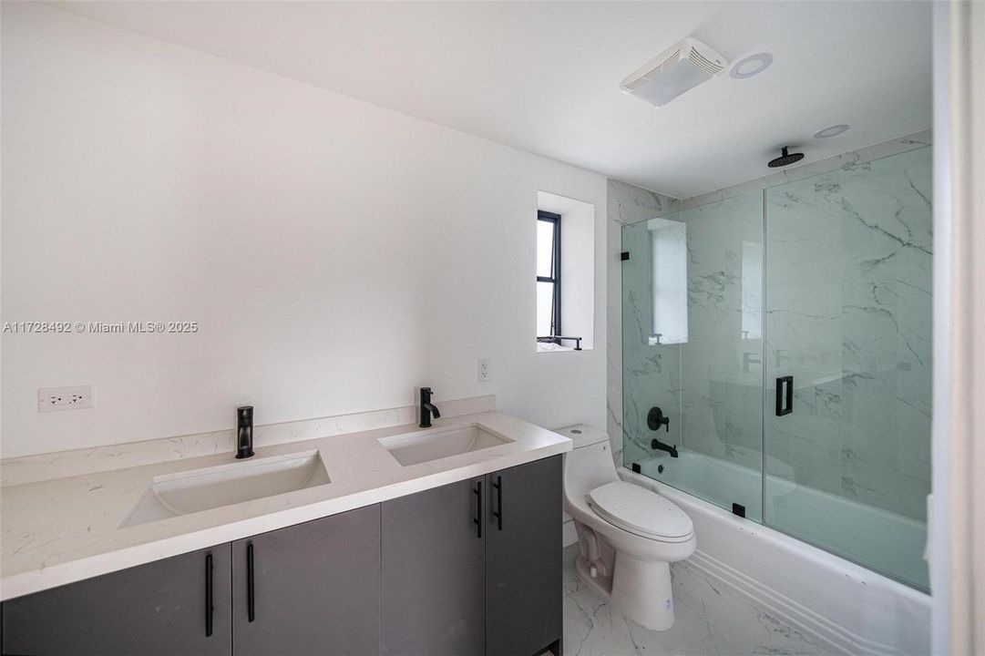 待售: $5,999,999 (4 贝兹, 3 浴室, 2424 平方英尺)