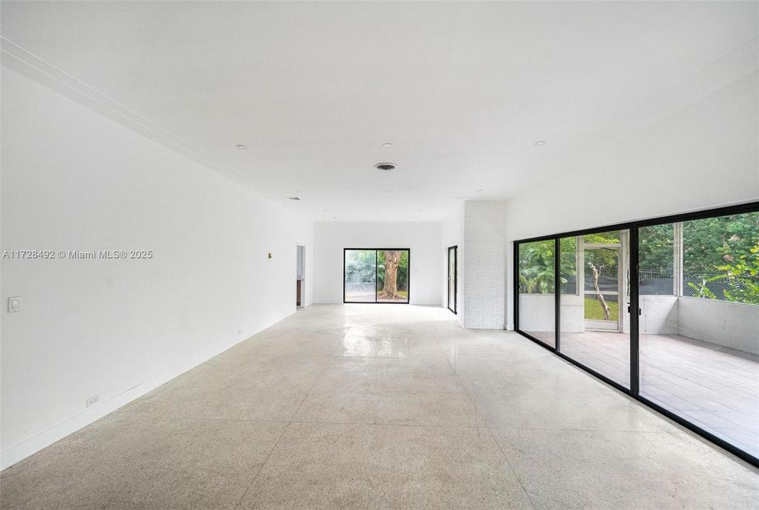 待售: $5,999,999 (4 贝兹, 3 浴室, 2424 平方英尺)