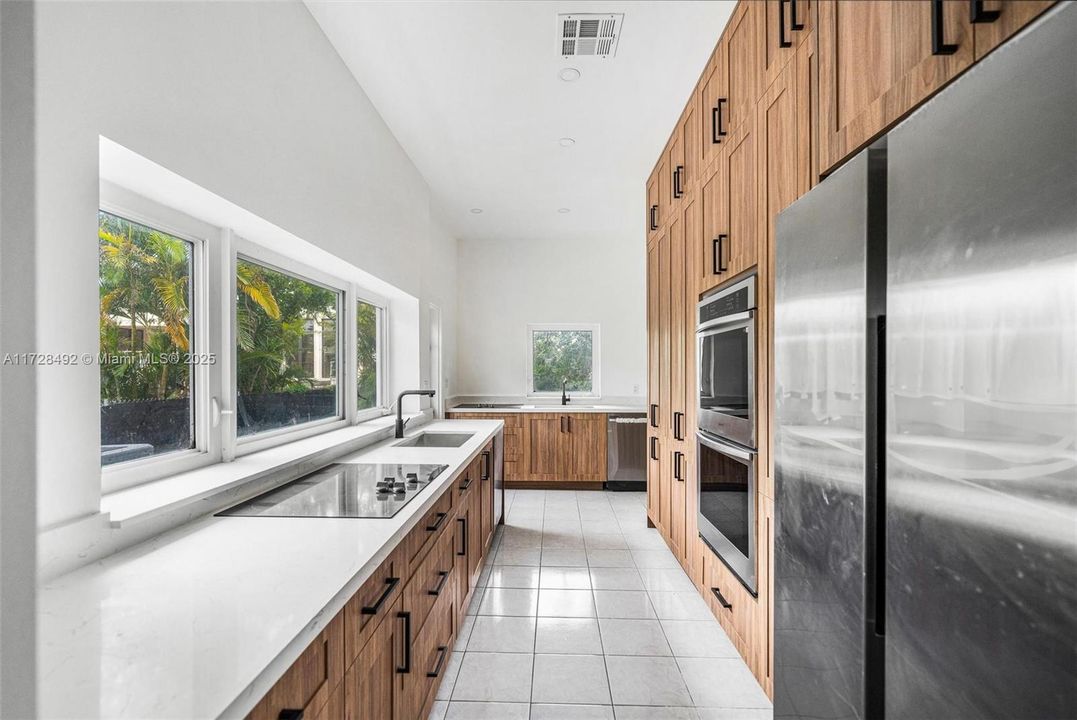 待售: $5,999,999 (4 贝兹, 3 浴室, 2424 平方英尺)