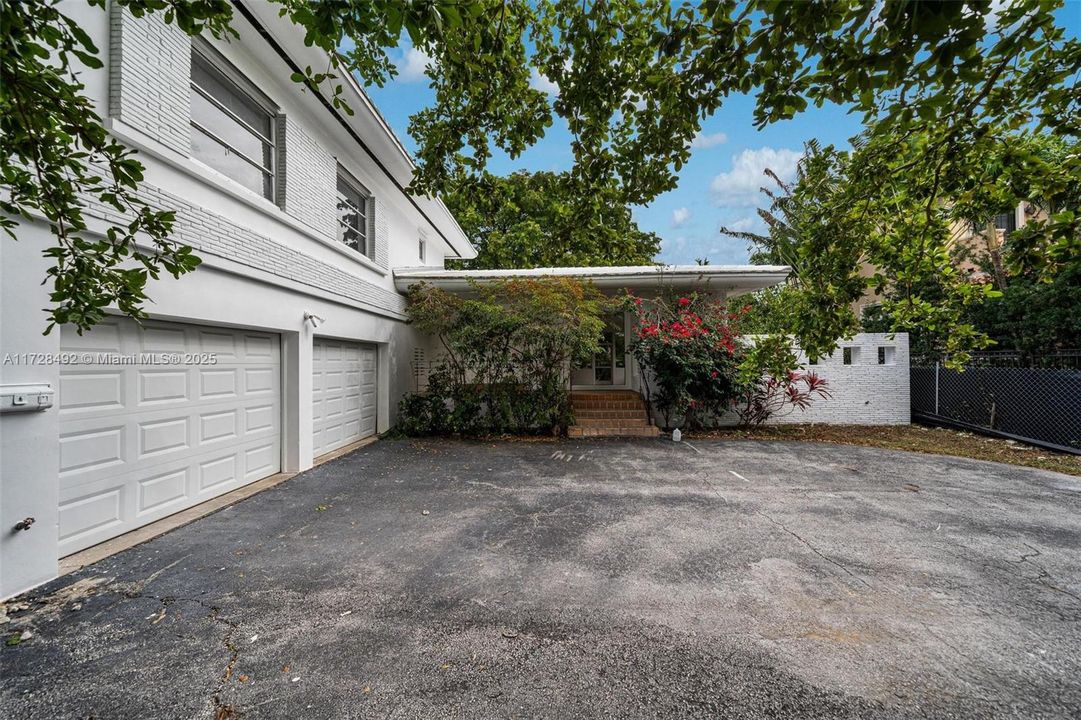 待售: $5,999,999 (4 贝兹, 3 浴室, 2424 平方英尺)