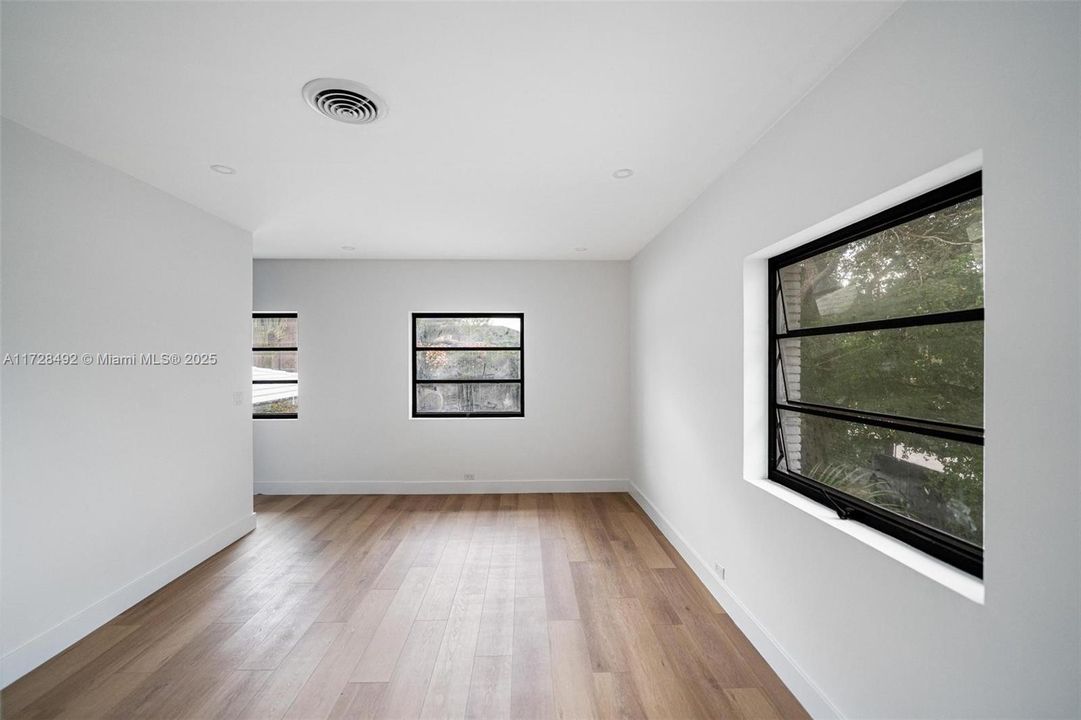 待售: $5,999,999 (4 贝兹, 3 浴室, 2424 平方英尺)