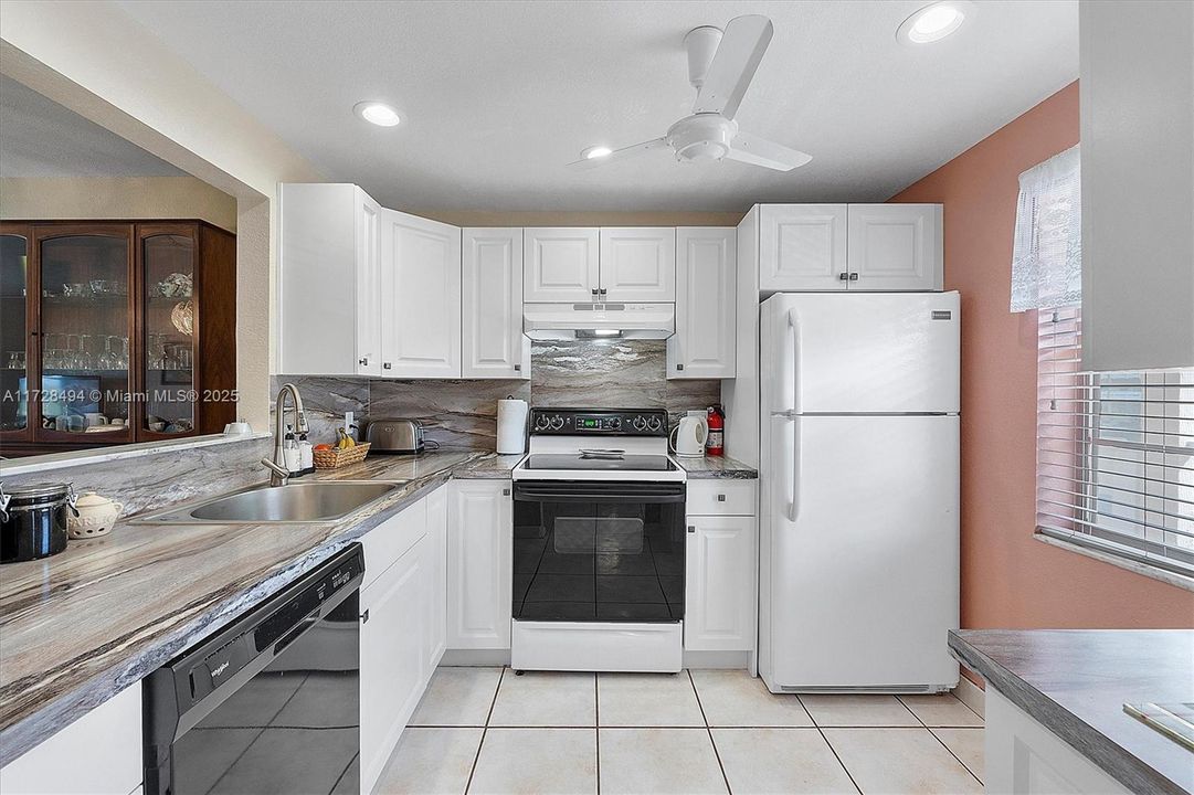 Active With Contract: $72,500 (1 beds, 1 baths, 775 Square Feet)
