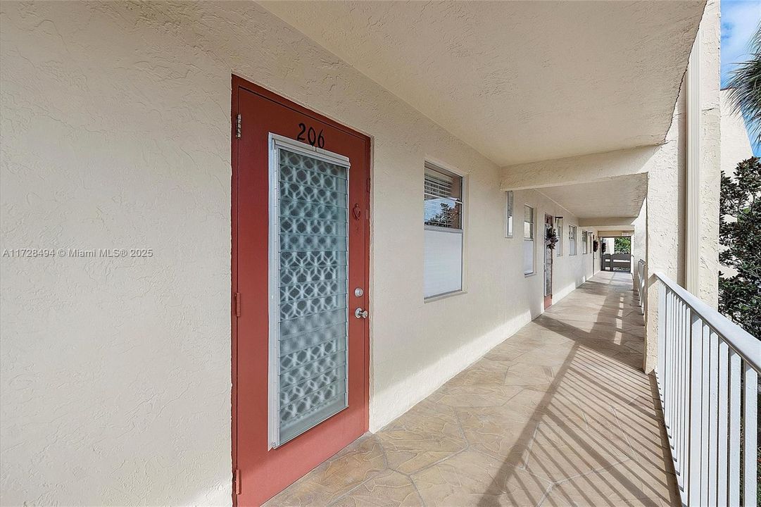 Active With Contract: $72,500 (1 beds, 1 baths, 775 Square Feet)