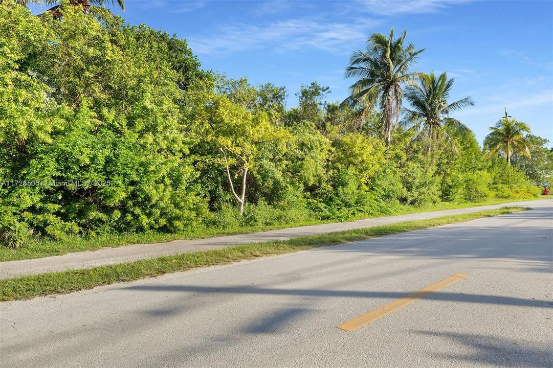 待售: $465,000 (0.50 acres)