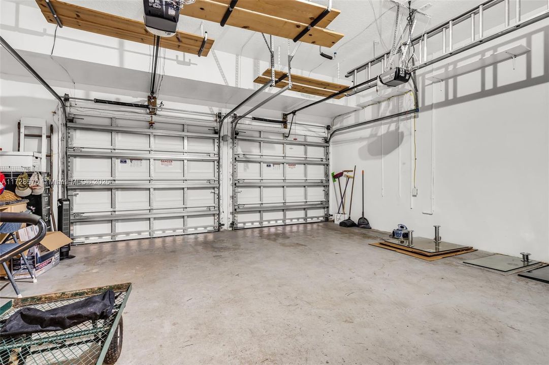 Под контрактом: $999,000 (4 спален, 3 ванн, 2452 Квадратных фут)