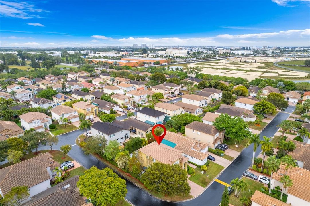 Под контрактом: $999,000 (4 спален, 3 ванн, 2452 Квадратных фут)