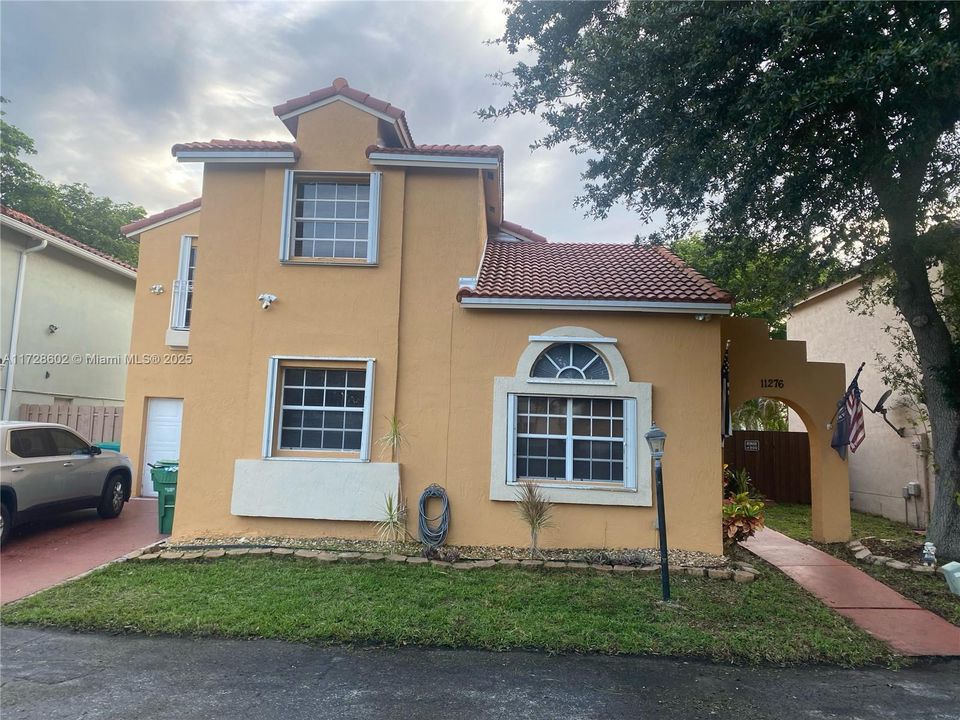 Recently Sold: $610,000 (4 beds, 3 baths, 2124 Square Feet)